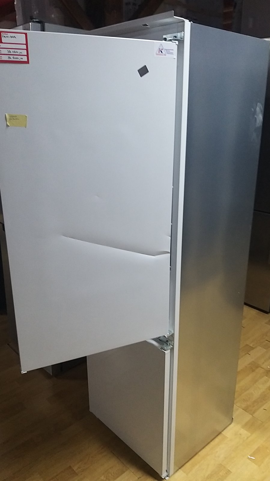 Ugradni kombinovani frižider Ariston FZ5196 - Image 2